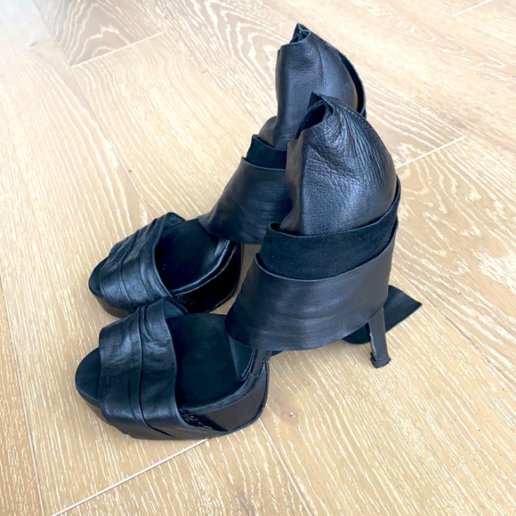 Vera Wang Designer Shoes, size 9 - Picture 4 of 8